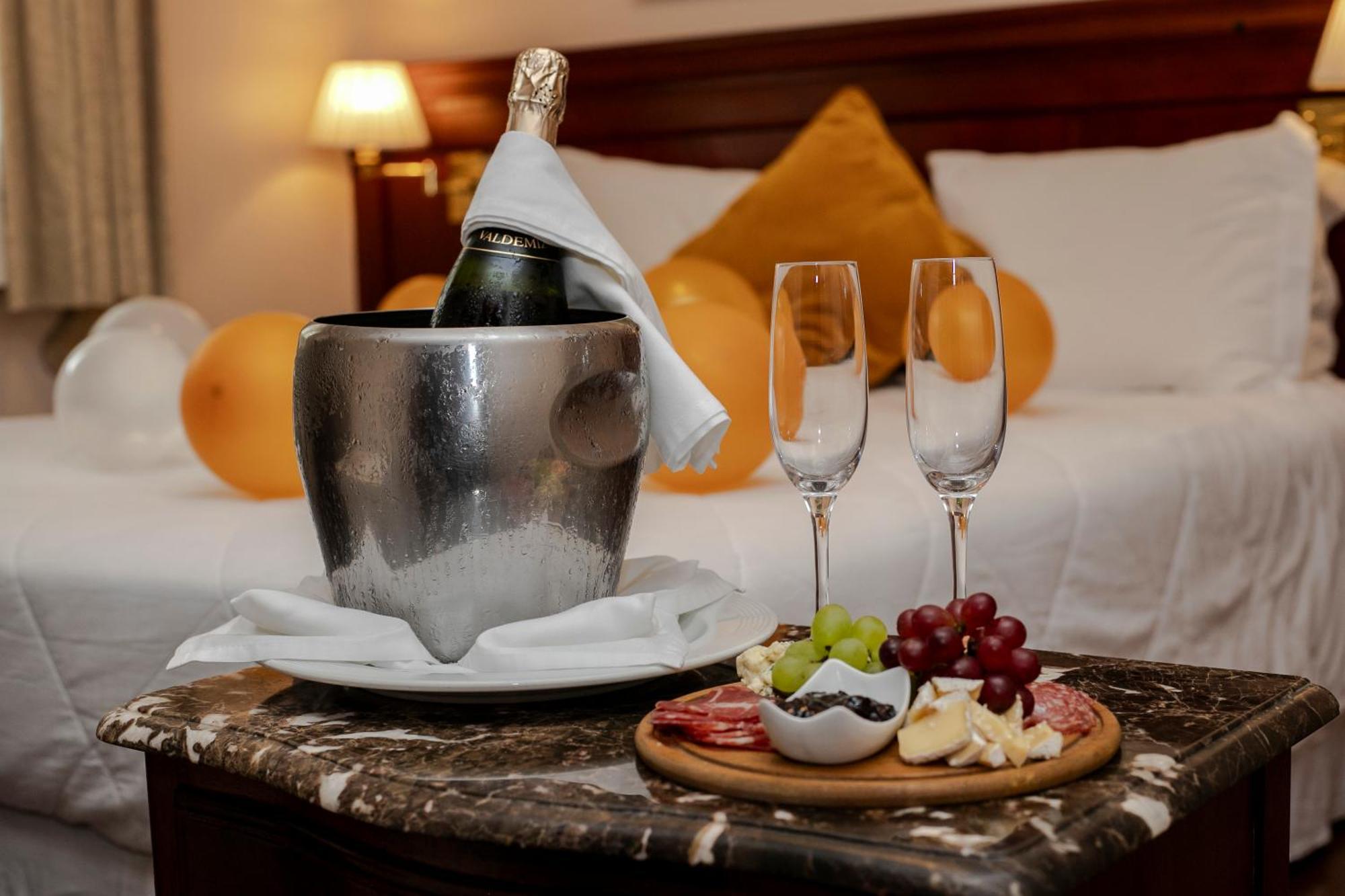 Le Suisse Elegance Hotel Кампус-ду-Жордау Экстерьер фото