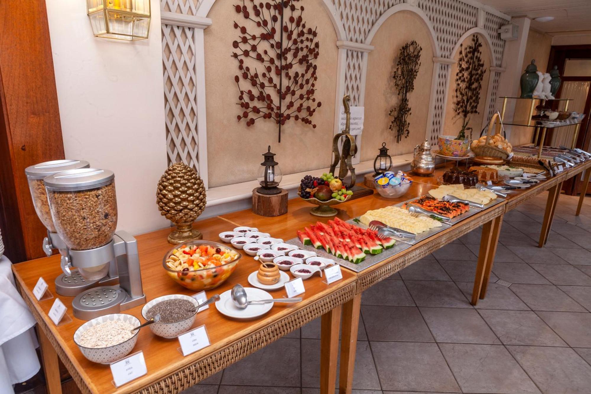Le Suisse Elegance Hotel Кампус-ду-Жордау Экстерьер фото